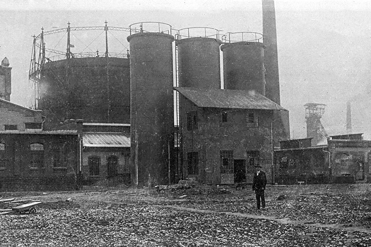 Blick auf ein Gaswerk zur Erzeugung von Stadtgas um 1890
